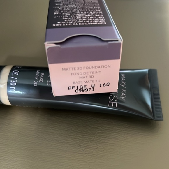 Timewise matte 3D foundation - Picture 2 of 2